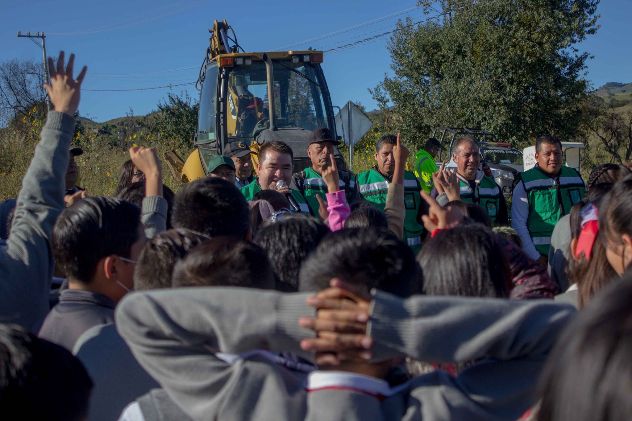 1697144555 540 El Presidente Municipal Arq Roberto Avila Ventura junto con la