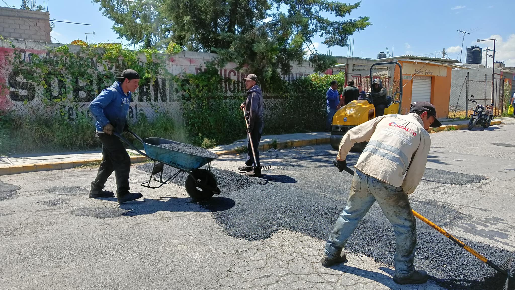 1697153912 270 Para contar con vialidades transitables se realizaron labores de bacheo