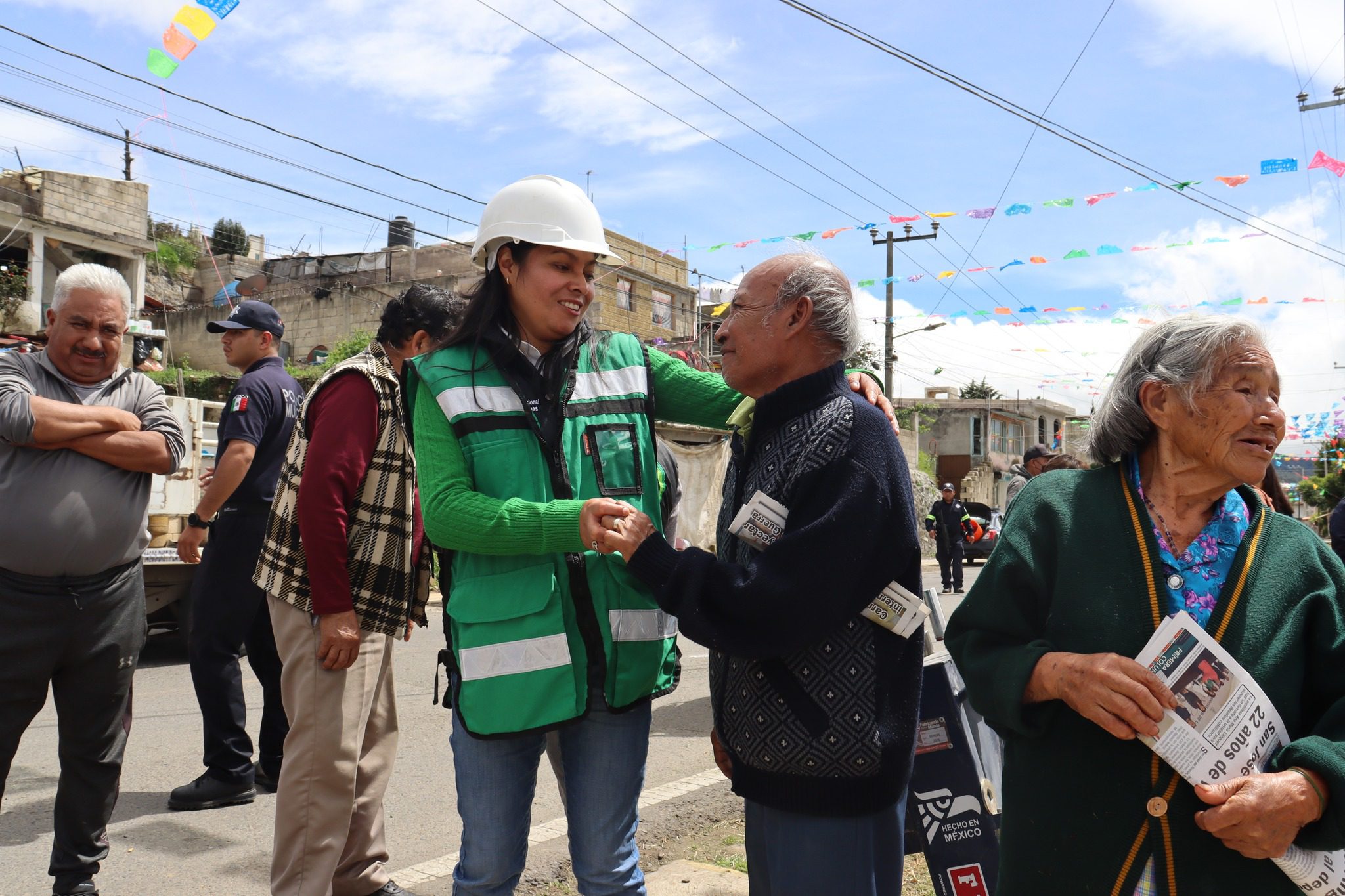 1697204861 590 Hoy nuestra Presidenta Municipal la Lic Esmeralda Gonzalez Lagunas continua