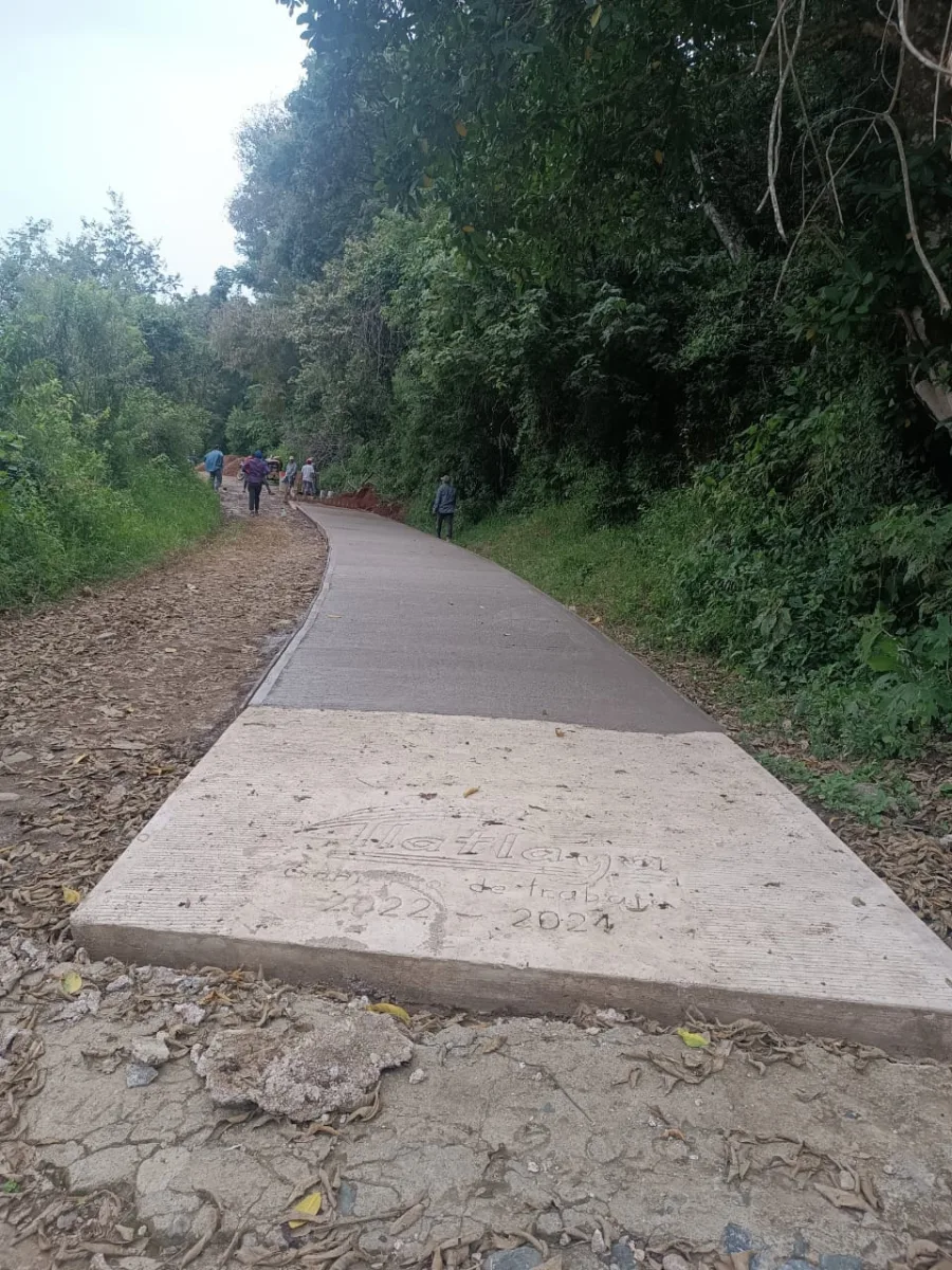 1697292825 299 Seguimos trabajando en el tramo carretero de la comunidad de