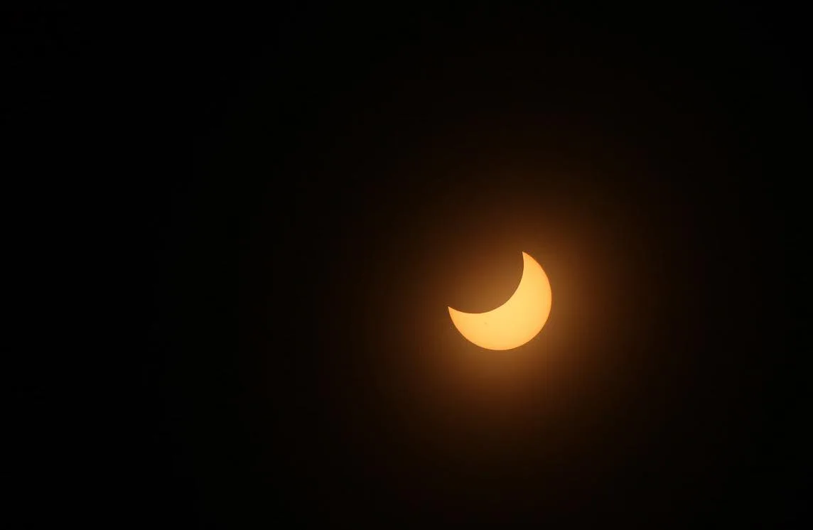 1697304099 Asi el eclipse anular de sol en estos momentos Es jpg