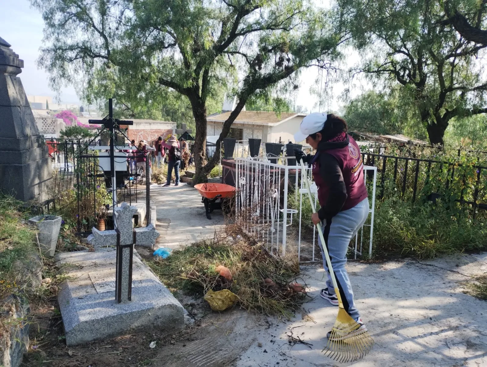 1697312175 349 GOBIERNO MUNICIPAL DE CHIMALHUACAN REALIZA JORNADA DE LIMPIEZA EN PANTEON