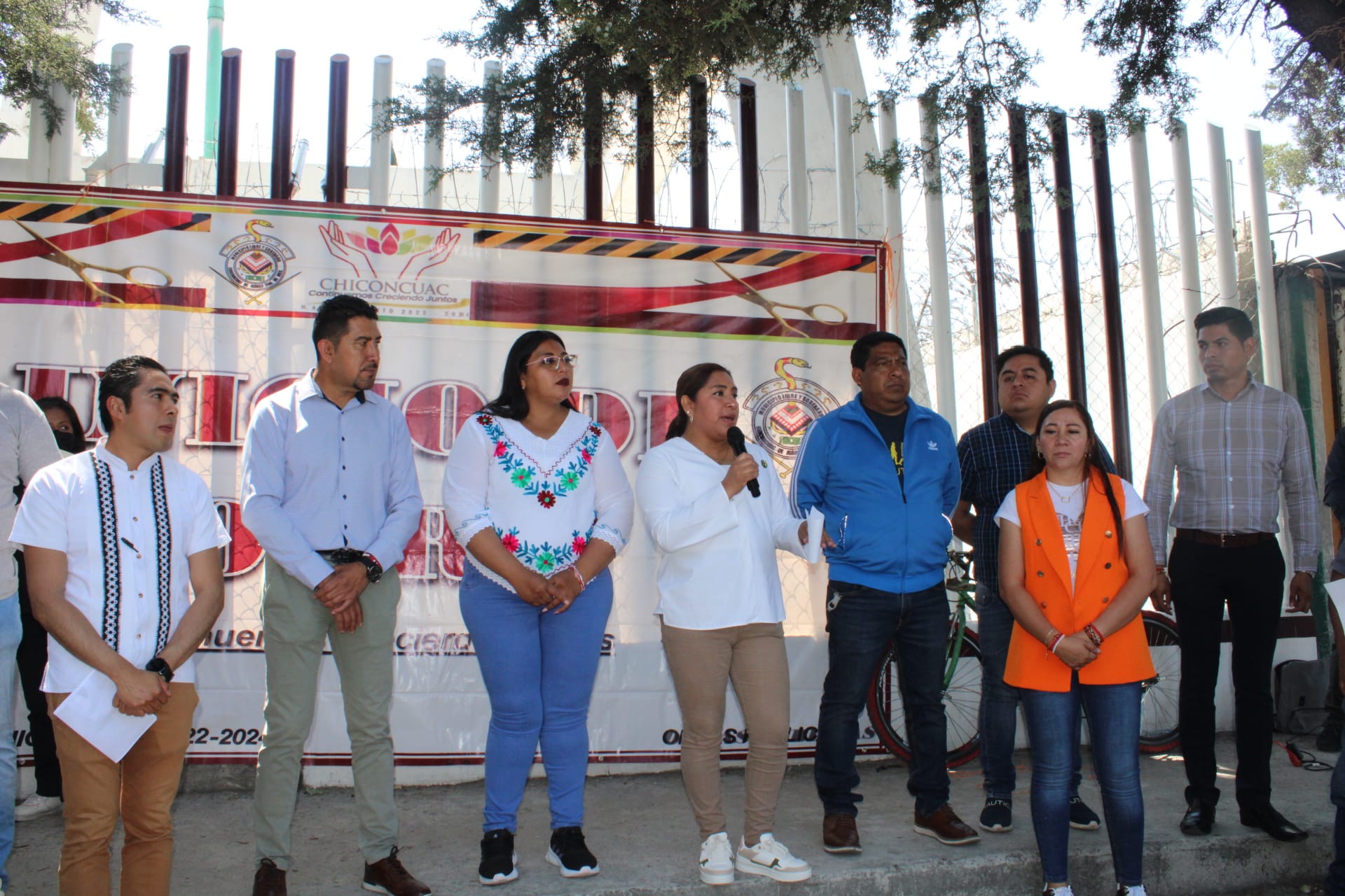 1697319499 774 Nuestra Alcaldesa Lic Agustina Catalina Velasco Vicuna realizo el banderazo