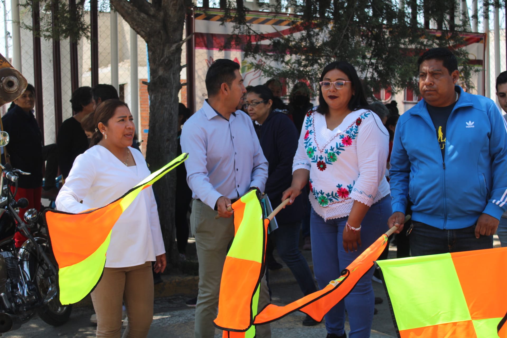 1697319509 299 Nuestra Alcaldesa Lic Agustina Catalina Velasco Vicuna realizo el banderazo