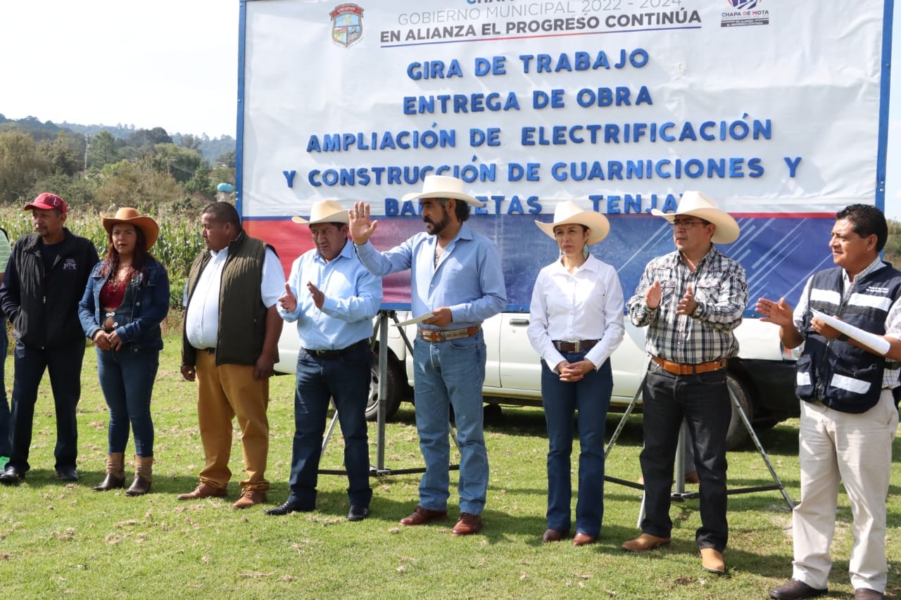 1697319636 12 EntregadeObras El Presidente Municipal Profr@A Pastor Cruz Garcia continua e