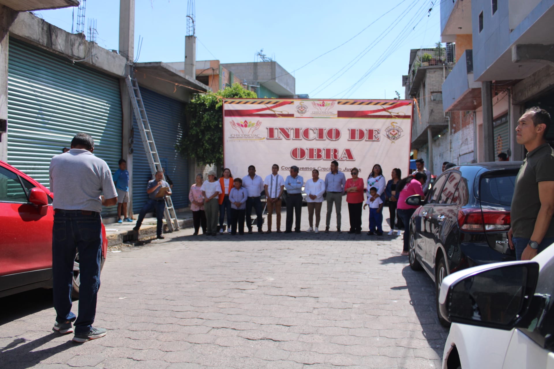 1697326794 978 Alcaldesa realiza banderazo a obra de pavimentacion en Santa