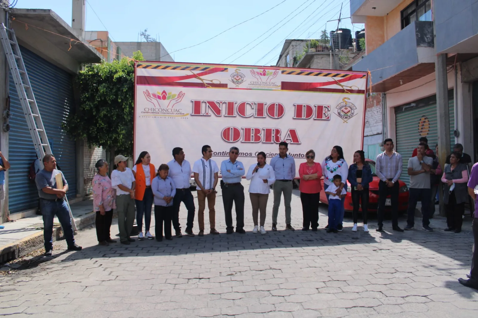 1697326822 Alcaldesa realiza banderazo a obra de pavimentacion en Santa scaled