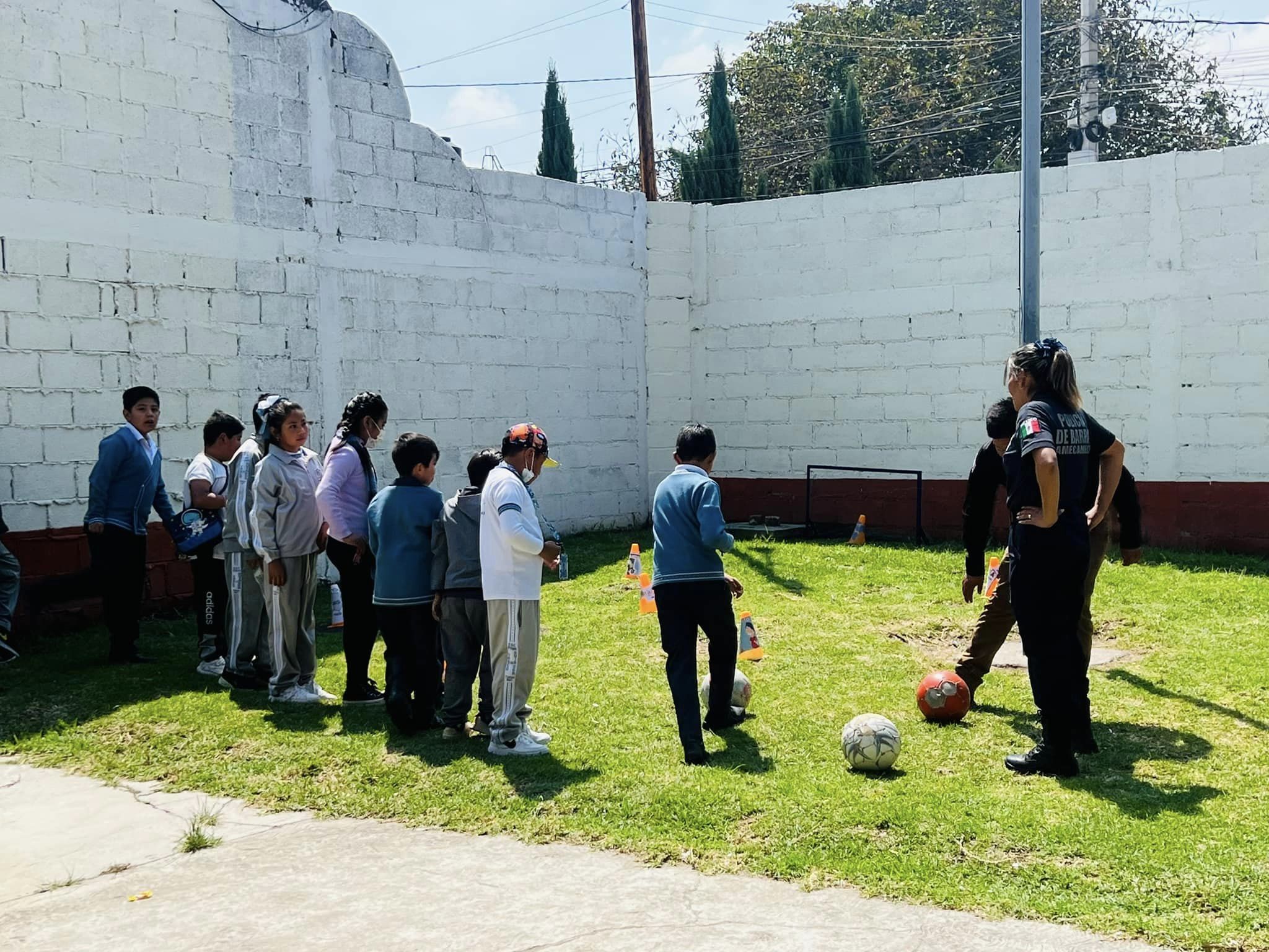 1697379527 976 FeriaPorTuSeguridad La escuela primaria Vasco de Quiroga recibio a