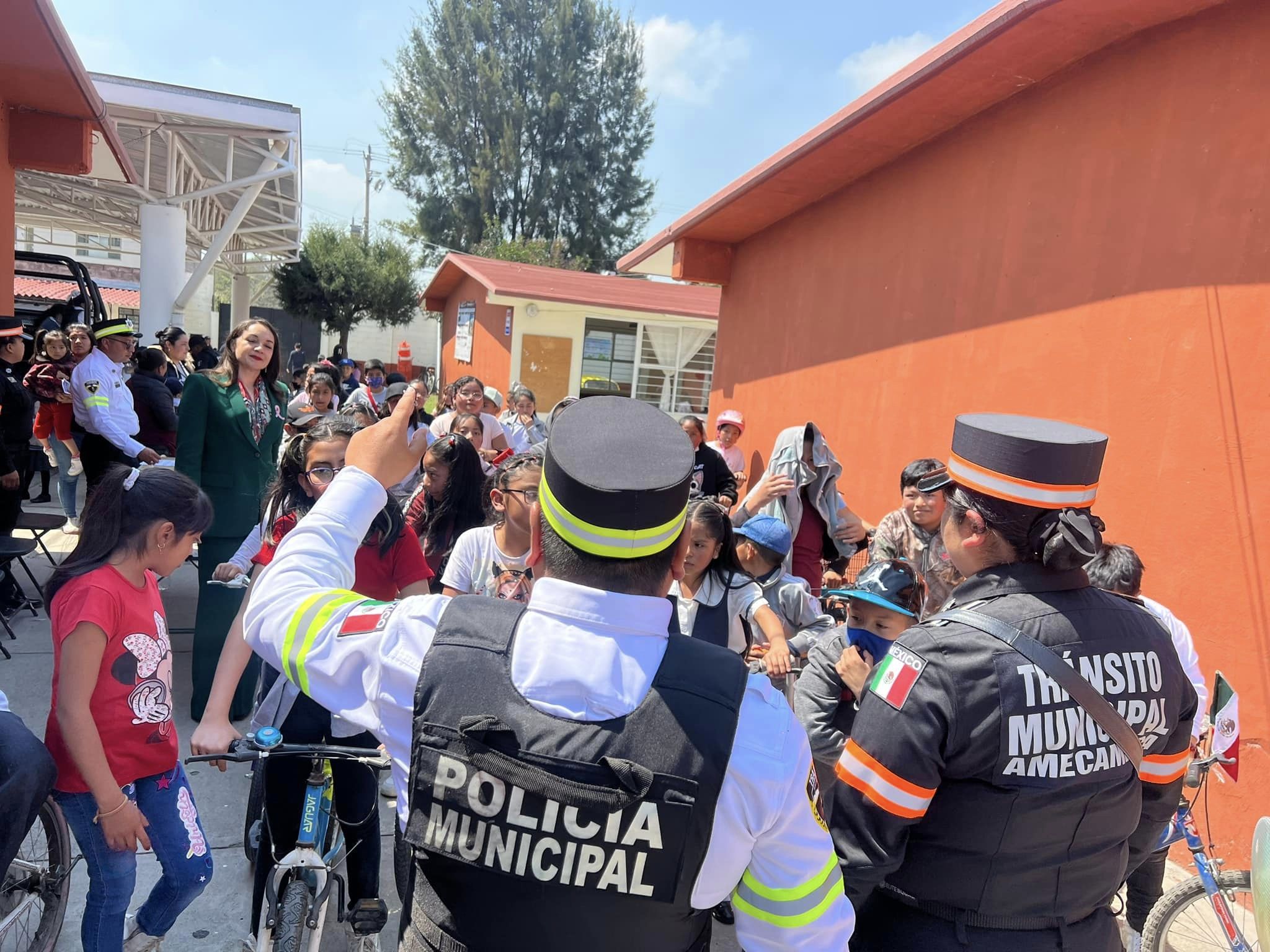 1697379539 710 FeriaPorTuSeguridad La escuela primaria Vasco de Quiroga recibio a