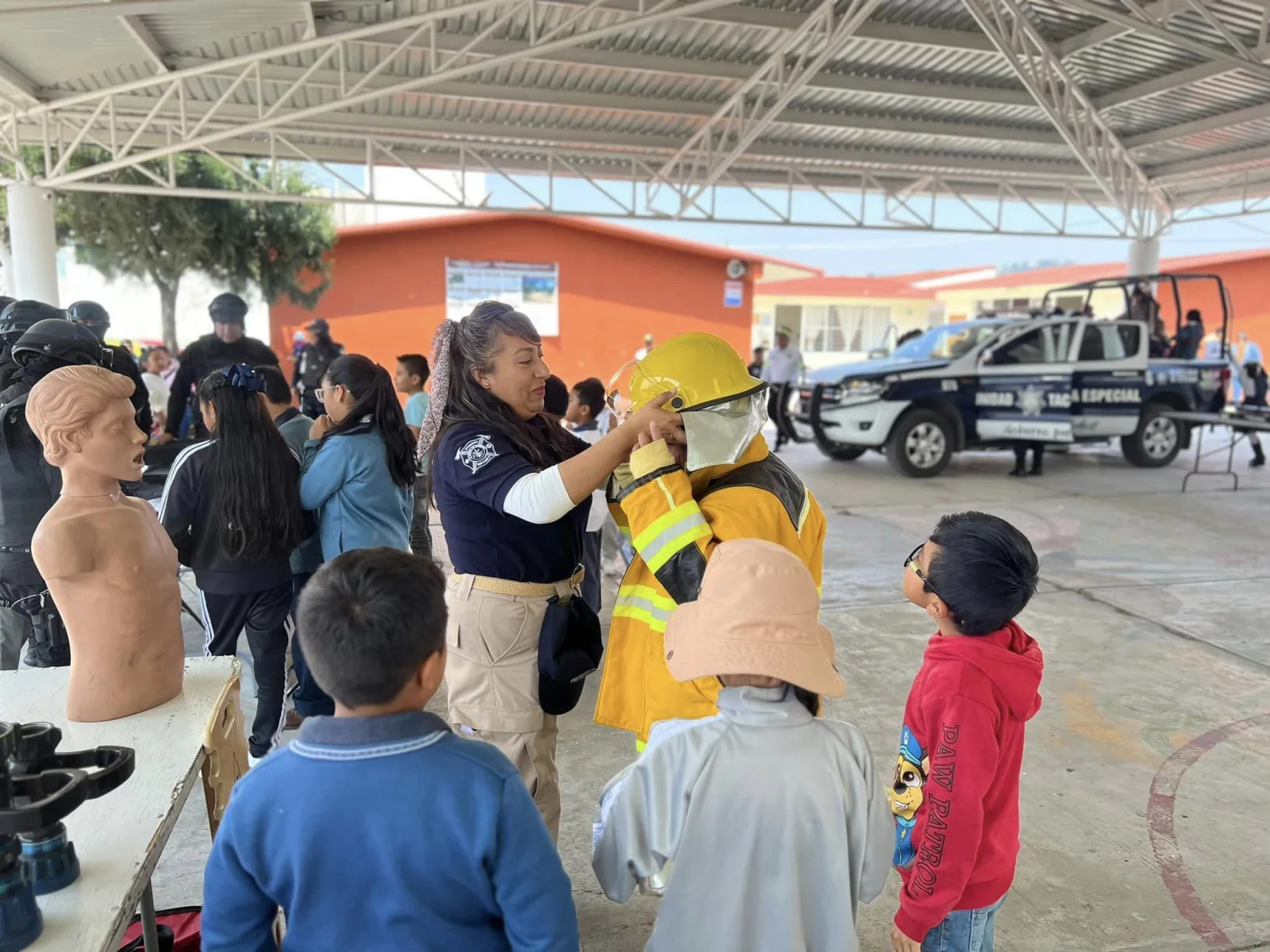 1697379576 FeriaPorTuSeguridad La escuela primaria Vasco de Quiroga recibio a scaled