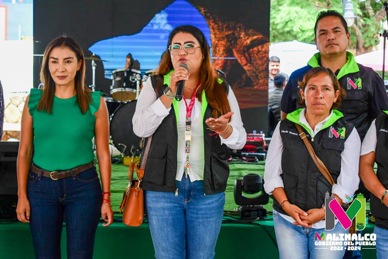 1697400443 327 En representacion del alcalde Juan Leonardez el secretario del Ayuntamiento