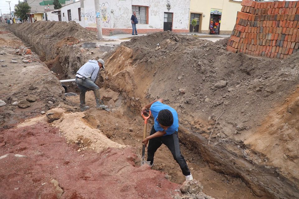 1697405361 210 ¡Continuamos con la Pavimentacion de Calle Leona Vicario en el