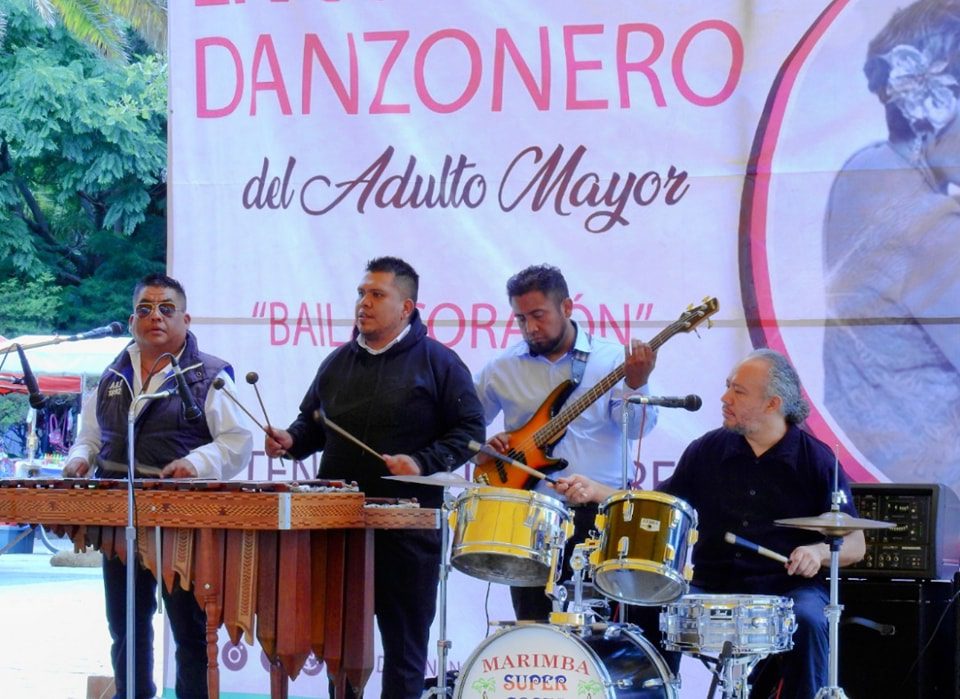 1697409762 728 Asi se vivio el Domingo Danzonero en Tenango del Aire