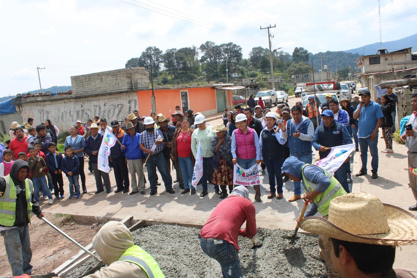 1697494294 659 Con el compromiso de mejorar la infraestructura vial en nuestras