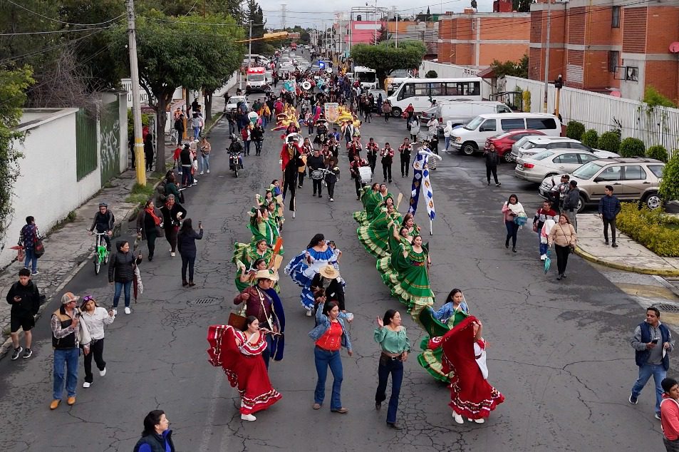 1697495907 737 Imagenes del Desfile de cuadrillas y el espectaculo de pirotecnia