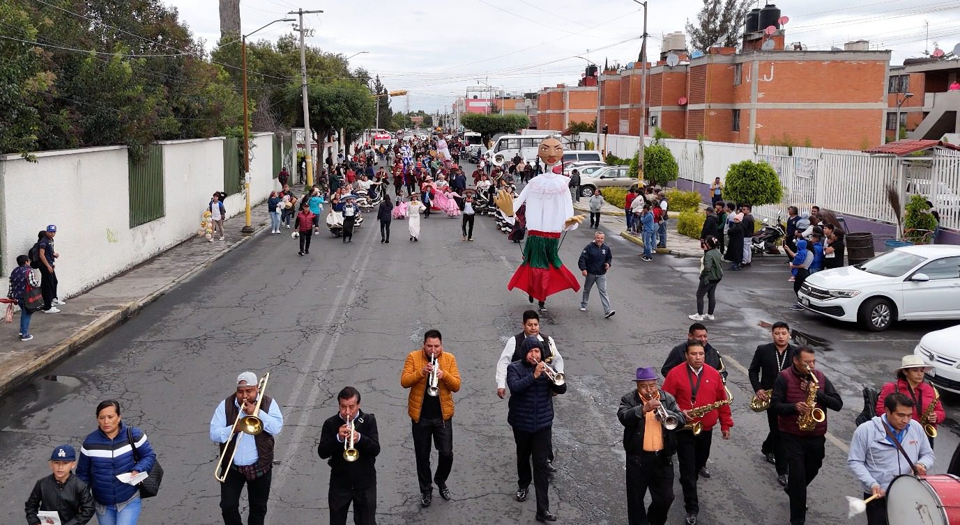 1697495913 628 Imagenes del Desfile de cuadrillas y el espectaculo de pirotecnia