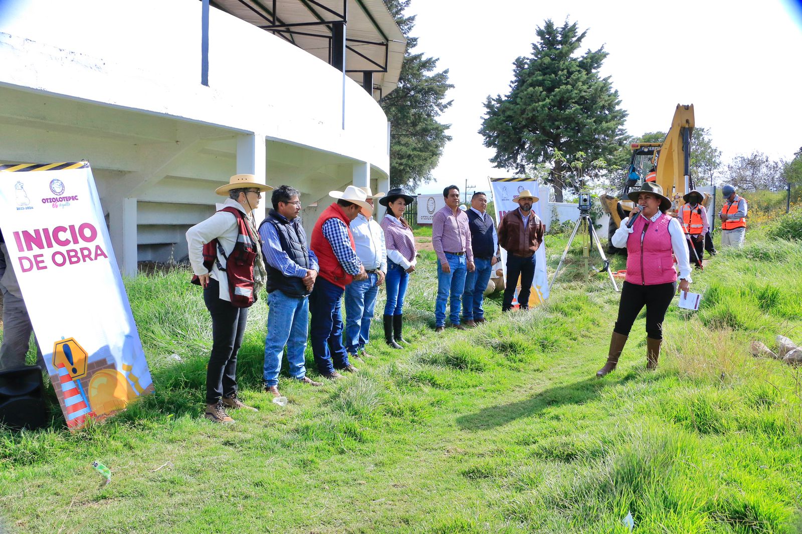 1697544137 950 Triple obra en La Penas modulo sanitario en el lienzo