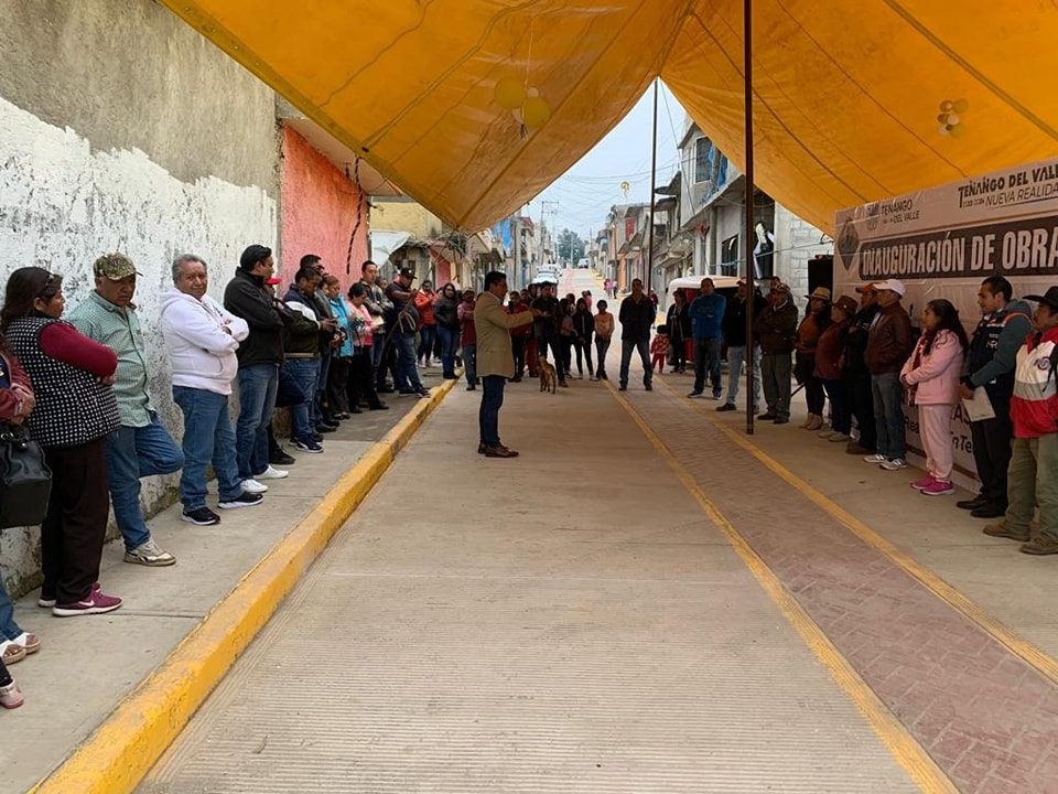 1697553560 229 Acompanado por vecinos y autoridades municipales el presidente municipal Robert