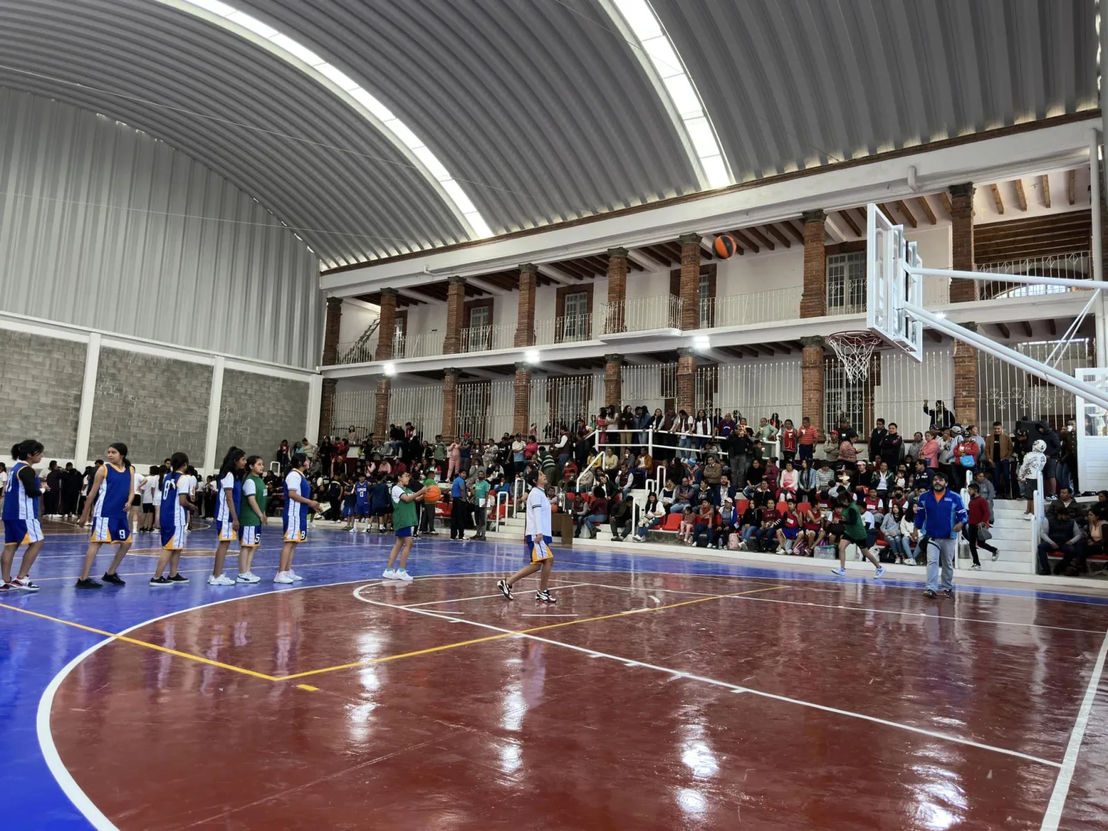 1697571461 Inauguracion de La Cancha Municipal de Basquetbol de Xalatlaco scaled