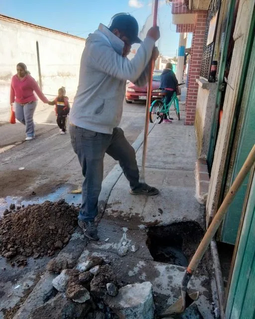 1697579559 Odapast Reparando fuga en calle Alamos en Temascalapa jpg