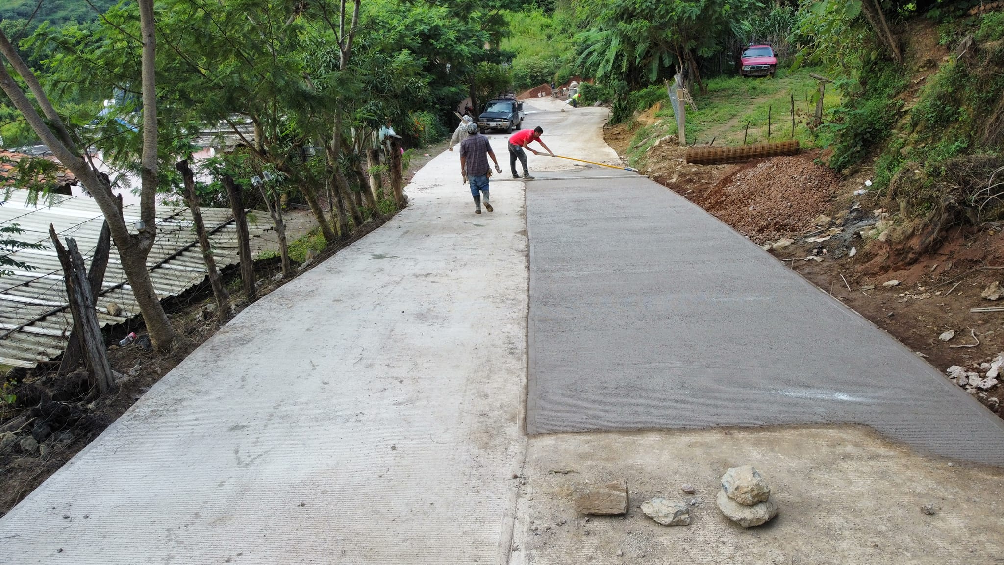 1697636516 304 Seguimos avanzando en la construccion del concreto hidraulico en la