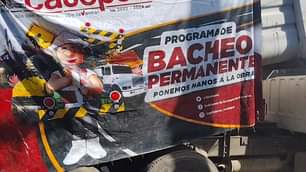 1697645996 Esta manana cuadrillas del area de bacheo pertenecientes a la