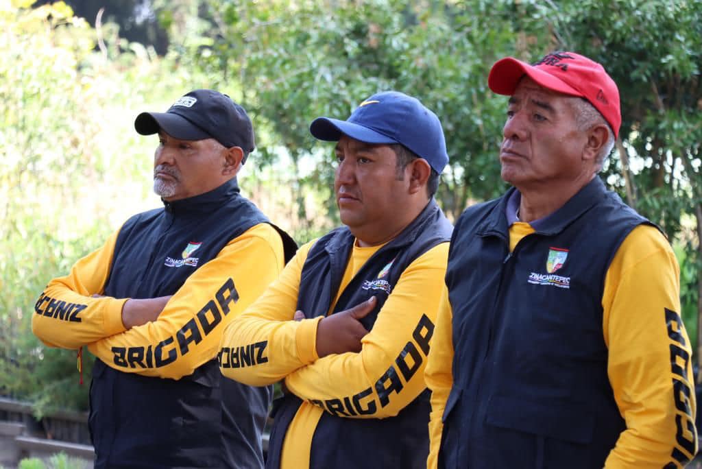 1697657775 949 Entrega de equipo uniformes y material de trabajo a la