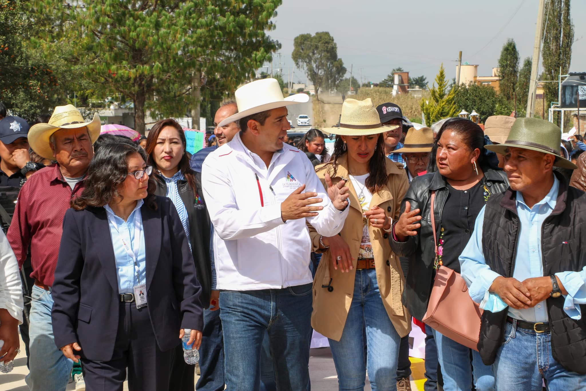 1697660307 501 Esta manana nuestro presidente municipal Abuzeid Lozano entrego la pavimentac