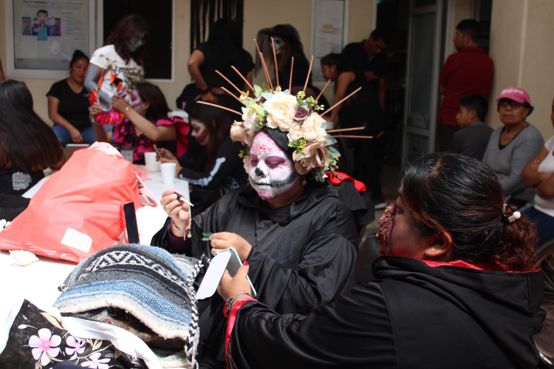 1697663541 677 Chiconcuaquenses participan en taller de maquillaje y caracterizacion Con la