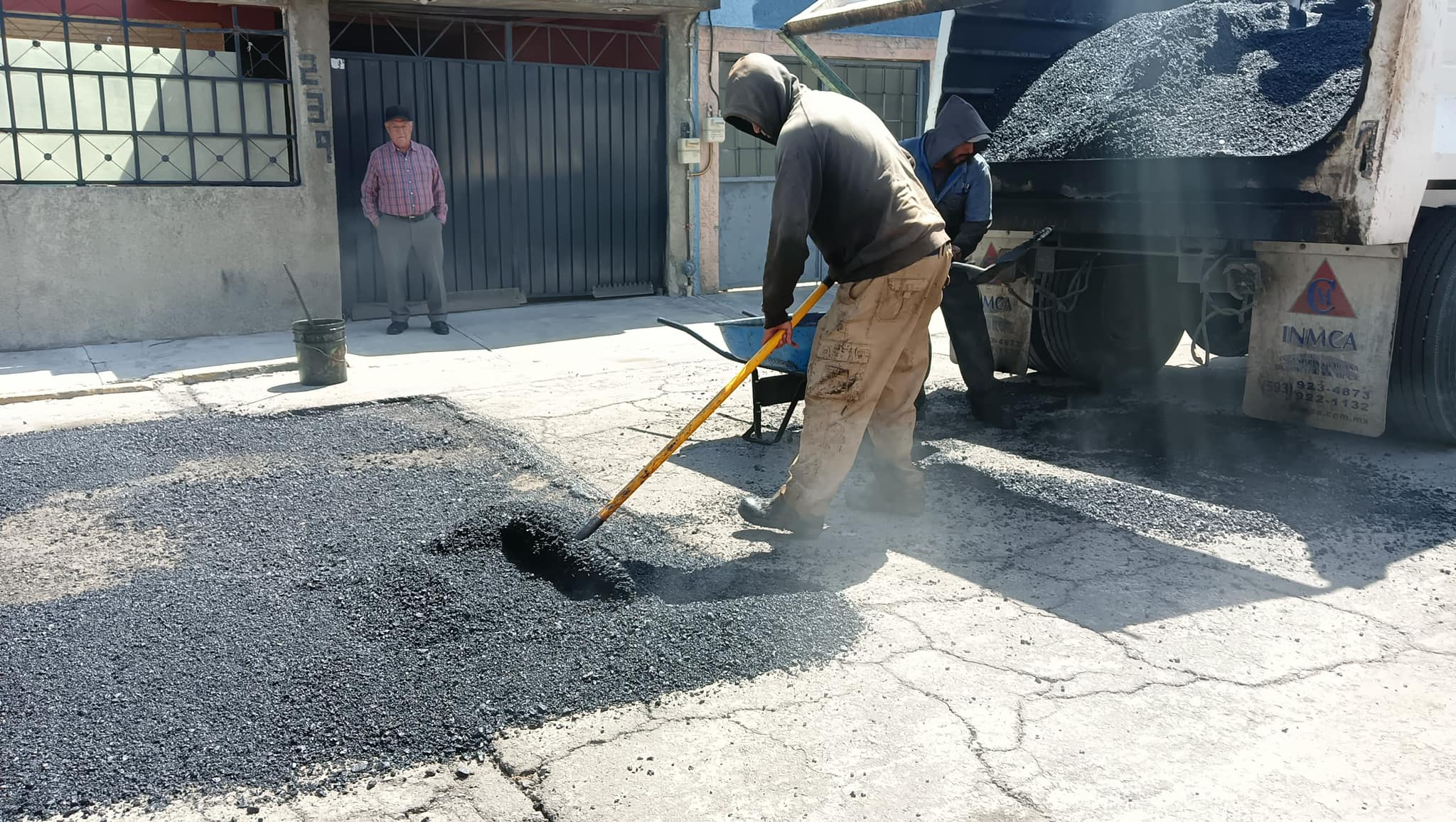 1697663979 193 ¡Vialidades mas seguras Toma precauciones estamos realizando labores de bacheo