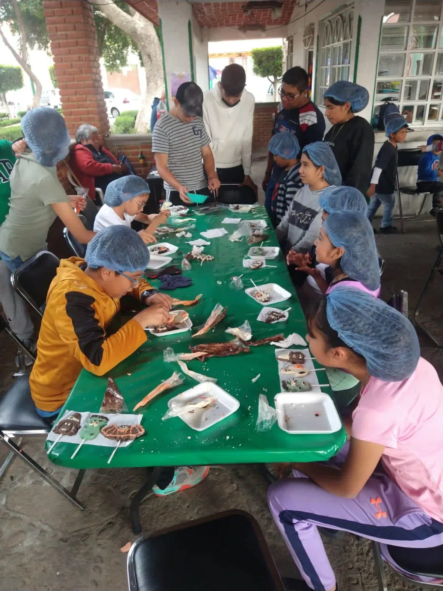 1697719029 3 Taller de paletas de chocolate