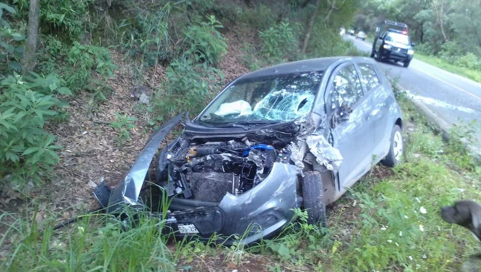 1697735091 AccidenteVial Se registra un Accidente sobre carretera Jilotzingo Isidro jpg