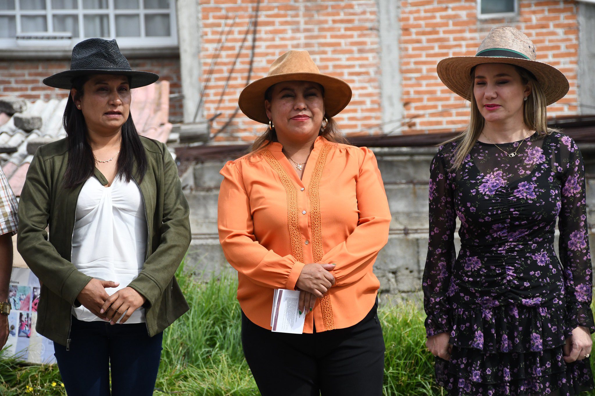 1697746103 297 En marcha la rehabilitacion con mezcla asfaltica de la carretera