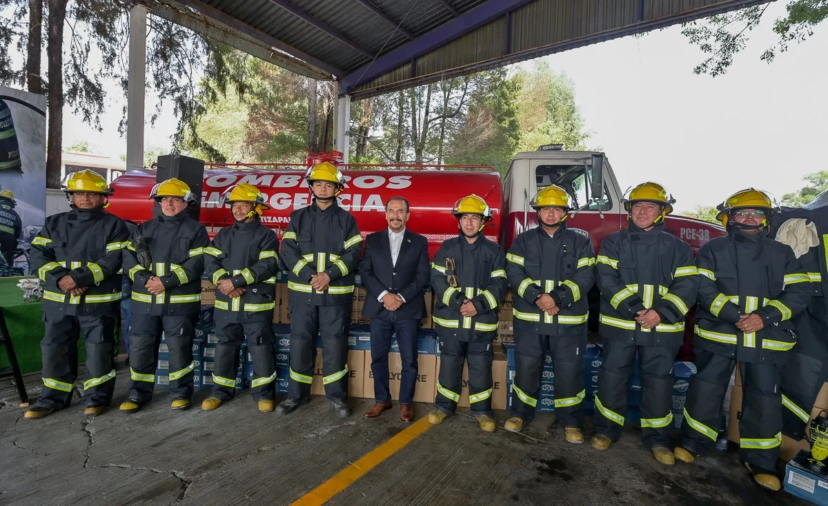 1697750697 Se llevo a cabo la Entrega de uniformes y equipamiento jpg