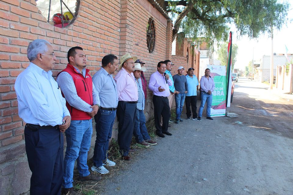 1697806110 73 Nuestro Presidente Municipal en compania de algunos integrantes de nuestro