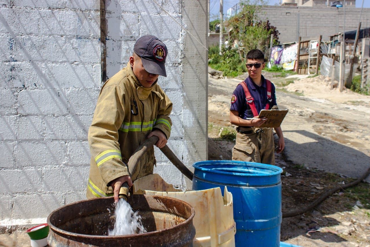 1697836355 312 GOBIERNO DE CHIMALHUACAN APLICA OPERATIVO TRABAJANDO EN ESCALERILLAS