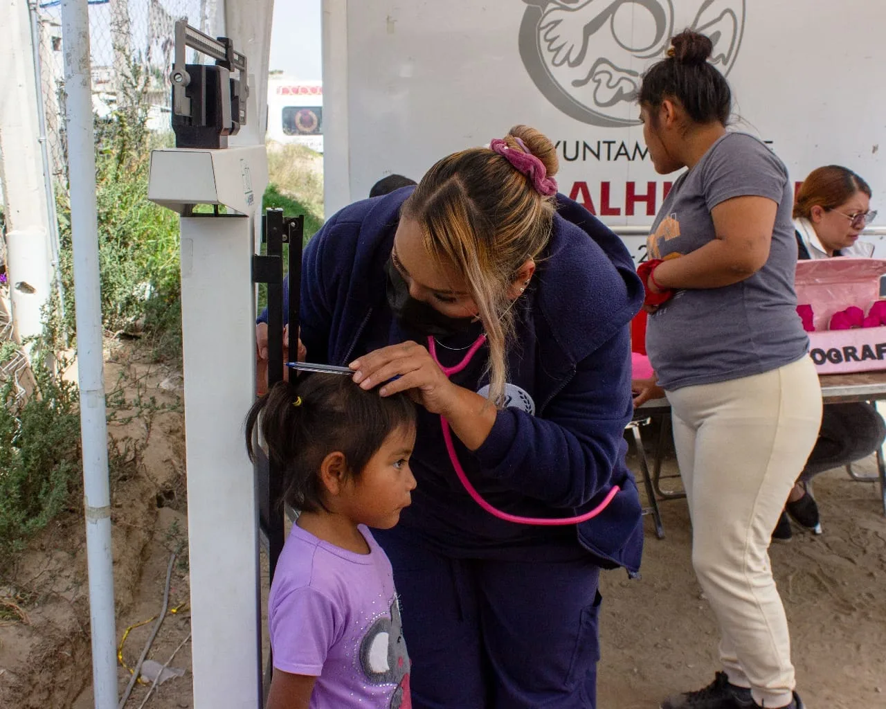 1697836377 GOBIERNO DE CHIMALHUACAN APLICA OPERATIVO TRABAJANDO EN ESCALERILLAS jpg