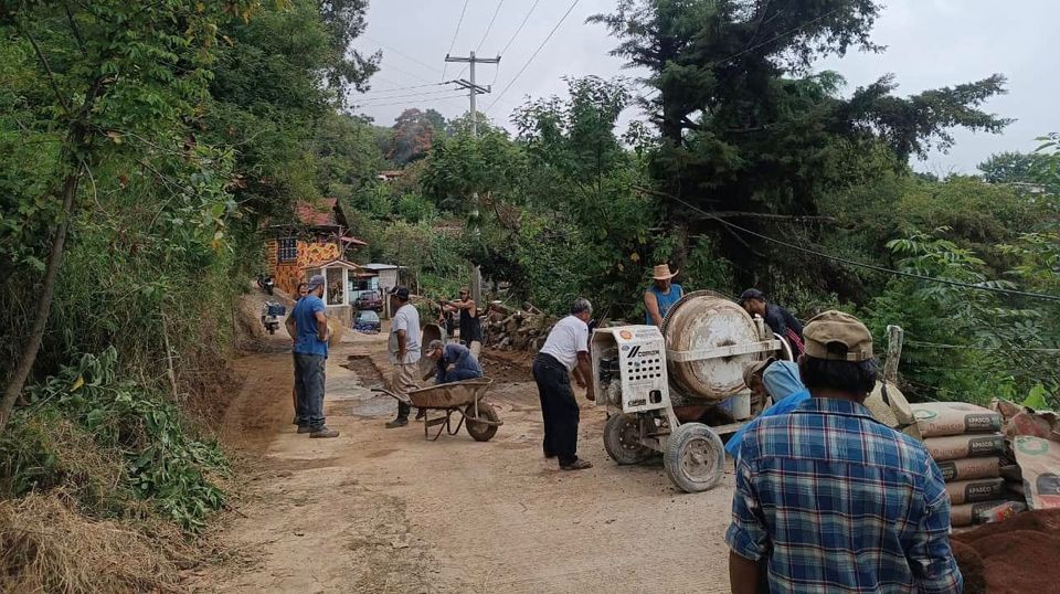 1697932122 336 Continuan los trabajos de rehabilitacion de la calle hacia el