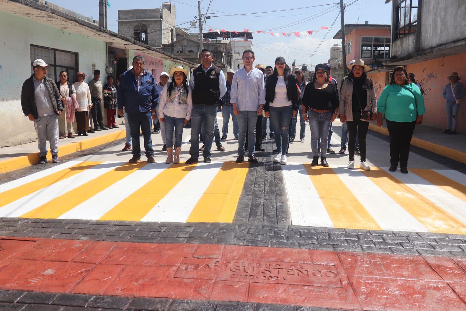 1697932254 461 MasObrasParaSanPedroTlaltizapan entregamos la pavimentacion de la calle 5 de Ma