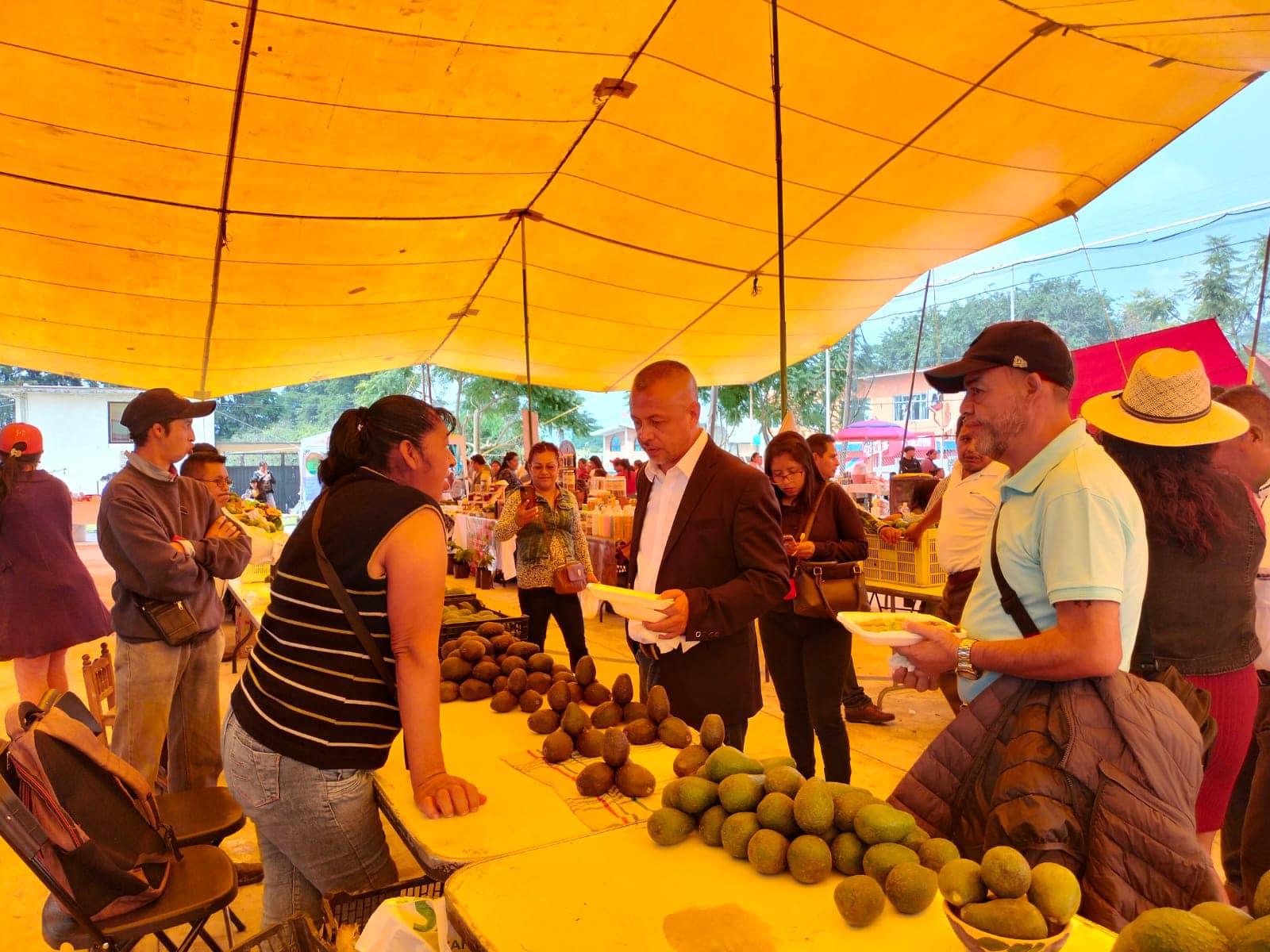 1697977493 66 EL PRESIDENTE MUNICIPAL RAUL NAVARRO RIVERA RECONOCE EL TRABAJO Y