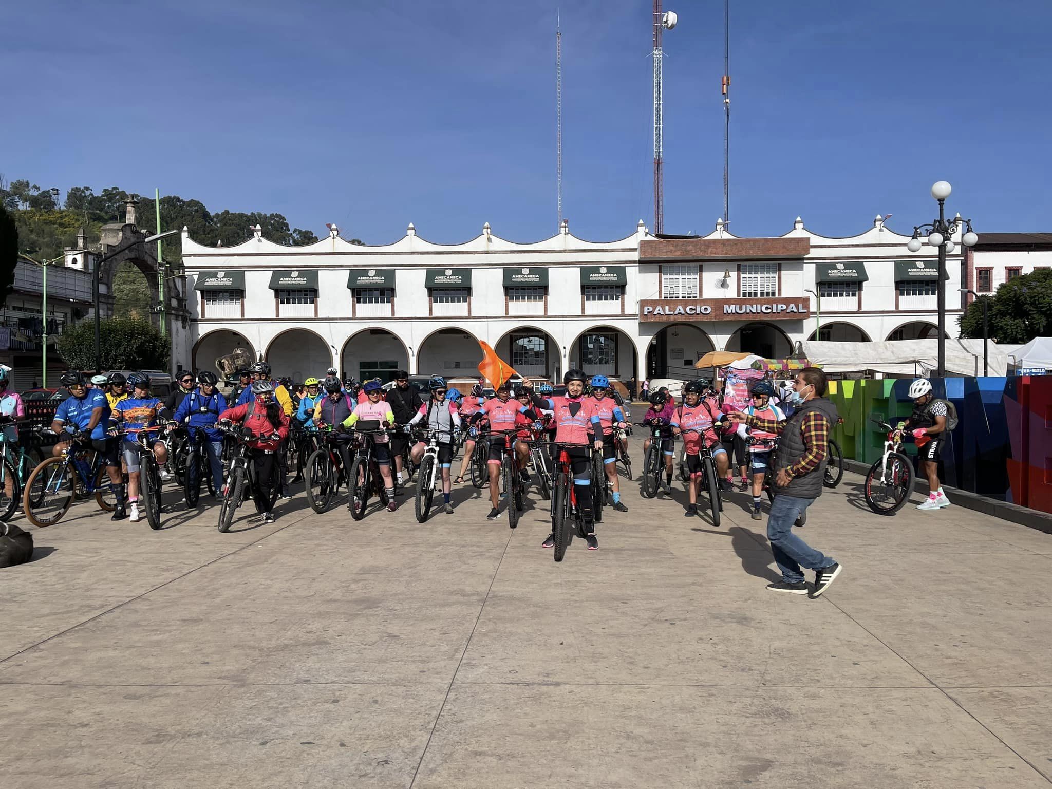 1697977538 910 Asi se vivio la rodada ciclista femenil contra el cancer