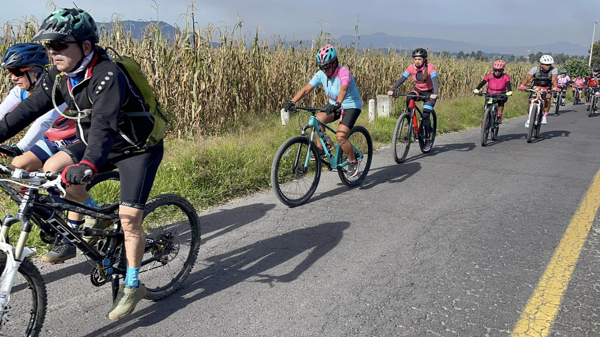 1697977570 226 Asi se vivio la rodada ciclista femenil contra el cancer