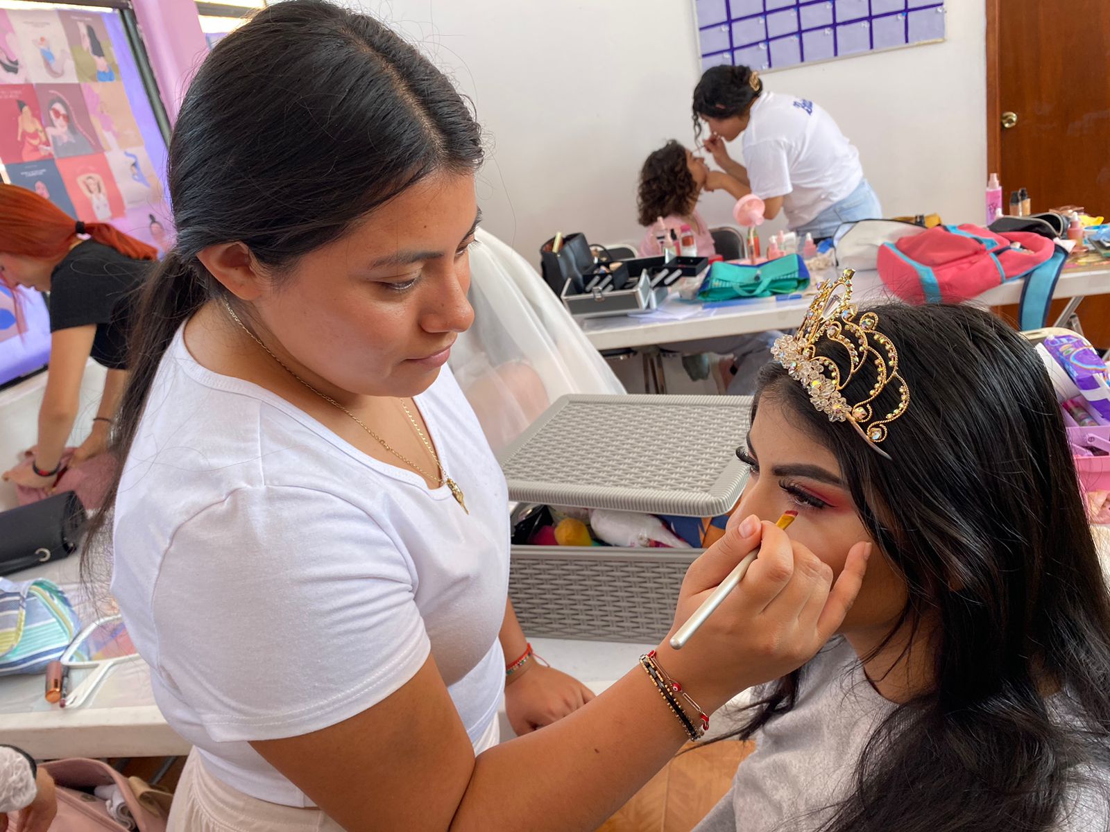 1697978388 941 La Direccion de la Mujer de Teotihuacan de la mano