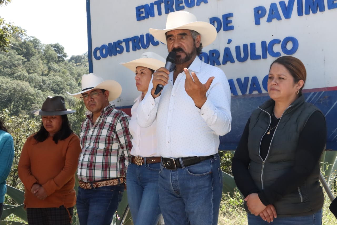 1697987536 604 EntregadeObra En la comunidad de Macavaca inauguramos la Construccion de