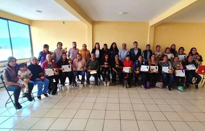 1698006491 CursosAutoempleo Pintura en Ceramica El Gobierno Municipal de Ayapango jpg