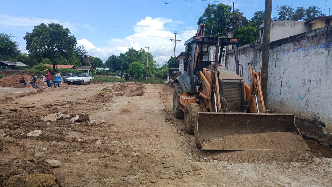 1698018742 Avanzan los trabajos de la construccion de la glorieta y