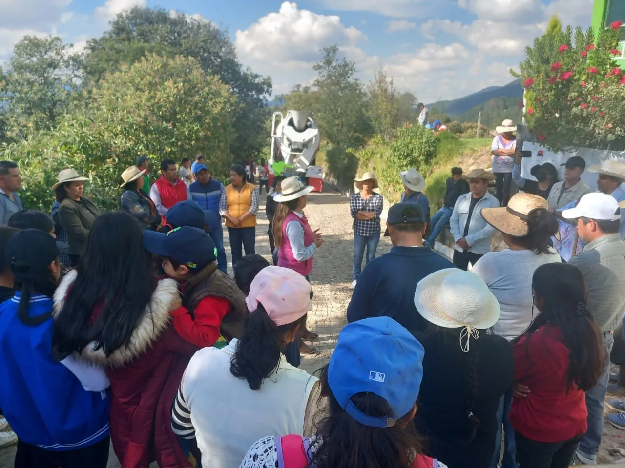 1698070602 Construccion de pavimento con concreto hidraulico en la comunidad de jpg