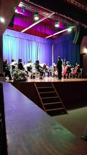 1698072386 Esta noche estamos disfrutando un exquisito concierto de la Orquesta