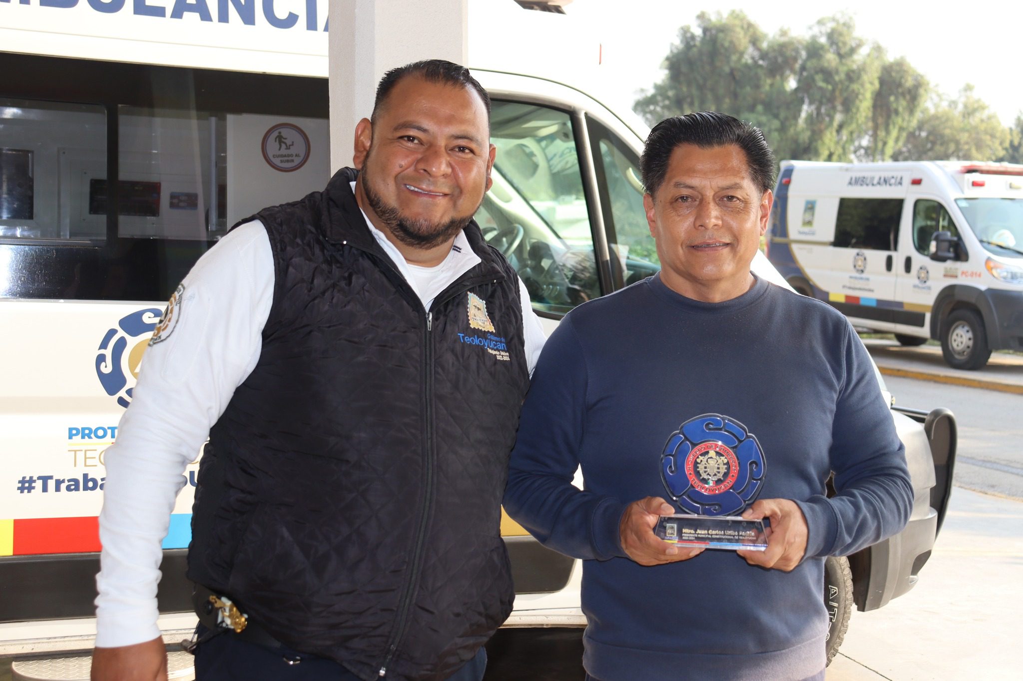 1698079580 811 Entrega de botas de seguridad Esta Manana el Presidente Municipal