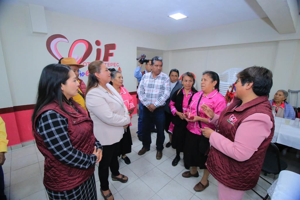 1698099265 32 En conjunto con DIF y delegacion hacemos entrega de salon